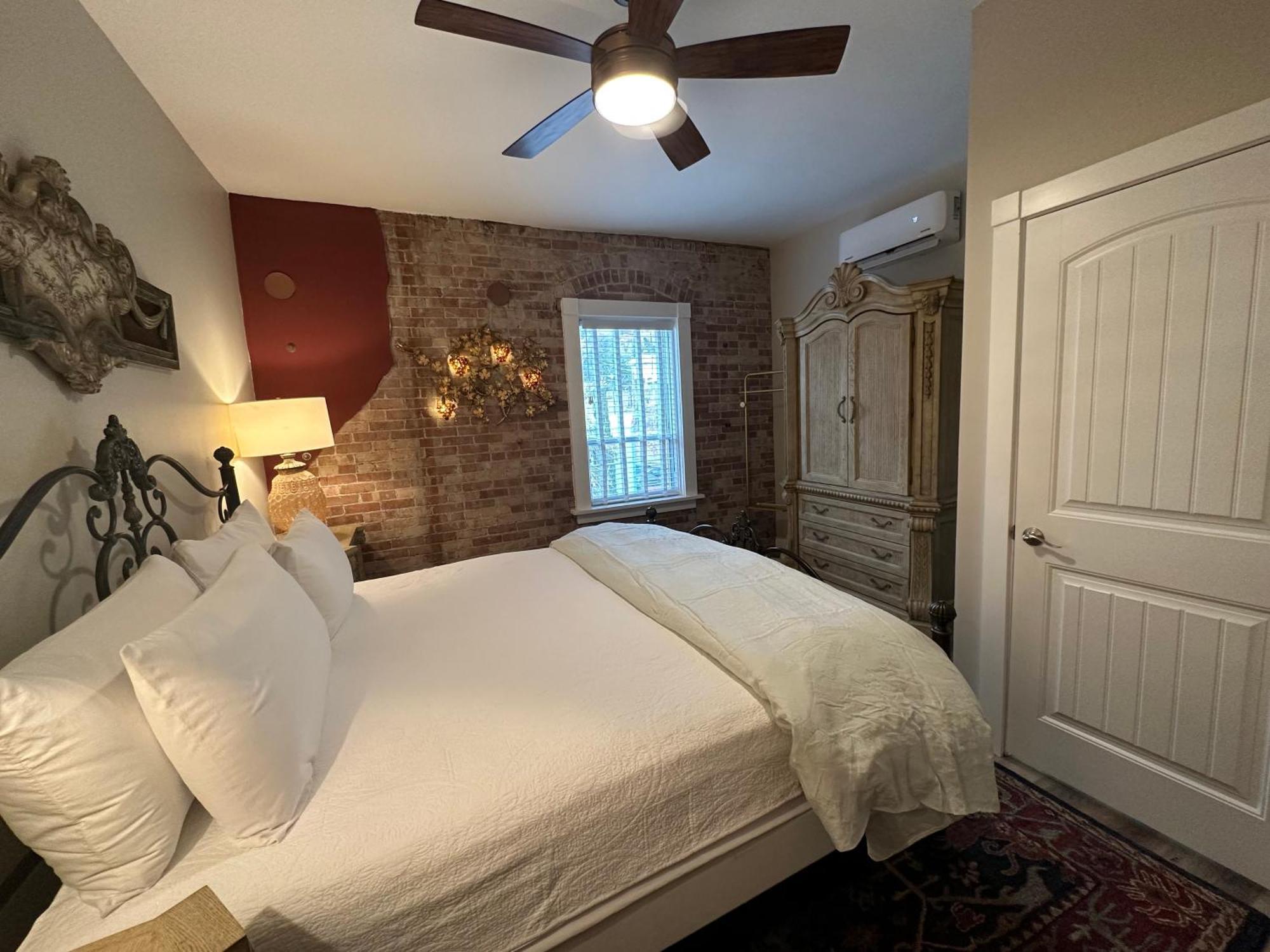 Bisbee Brownstone Suites Bilik gambar